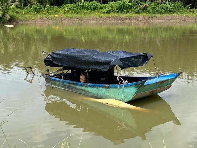 Khoan bùn cải tạo vuông tôm không đúng cách gây ô nhiễm môi trường- Ảnh 1.