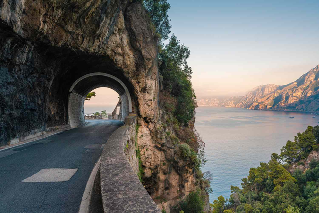 Admire the picturesque roads in Europe - Photo 2.