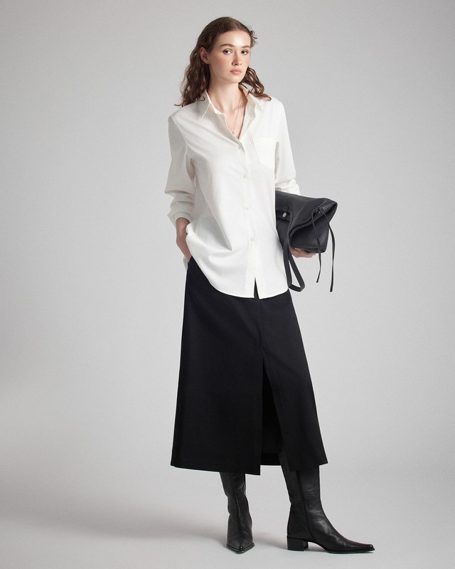 'Genuine luxury' when going to the office thanks to the shirt and skirt duo - Photo 3.