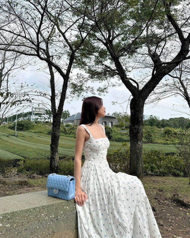 Immerse yourself in charm with a two-piece dress - Photo 4.