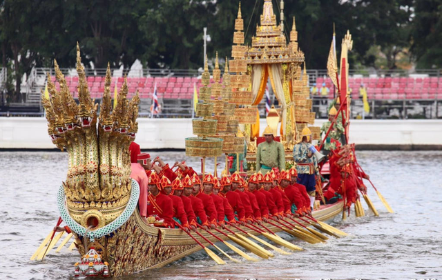 What is so special about the Thai Royal Festival that it attracts so much? - Photo 3.