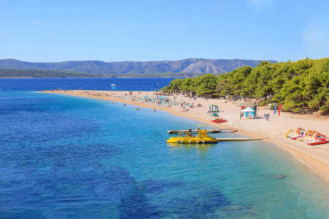 Admire the beautiful beaches in the Mediterranean region - Photo 4.