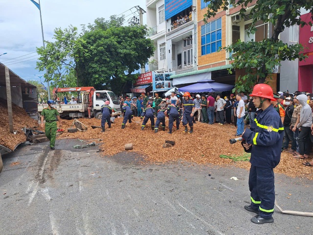 Vụ lật xe tải ở Quy Nhơn làm 3 người chết: Điều tra nguyên nhân, làm rõ trách nhiệm- Ảnh 1.