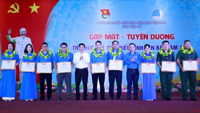 Yên Bái tuyên dương 20 trí thức trẻ tiêu biểu năm 2024- Ảnh 2.