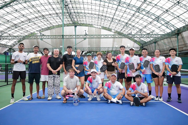 Team D-Joy tập luyện cùng các vận động viên Pickleball top đầu thế giới