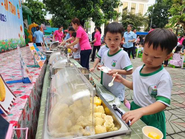 Trường mầm non công khai bữa ăn bán trú, phụ huynh 'mục sở thị' giờ ăn- Ảnh 10.