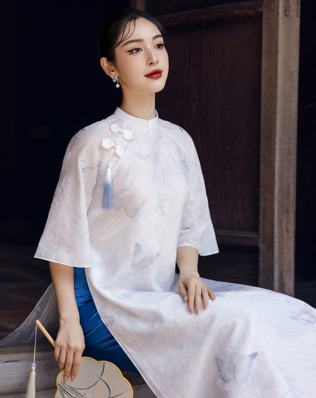 Autumn shows off its figure with Vietnamese ao dai, everyone wants to see it - Photo 2.