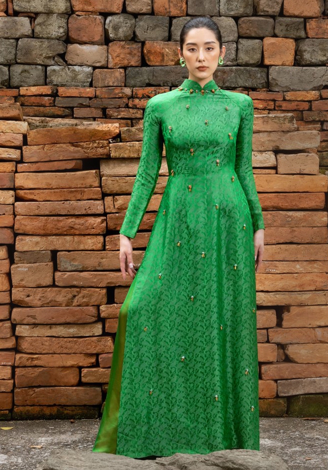 In autumn, everyone wants to show off their figure with Vietnamese ao dai - Photo 8.