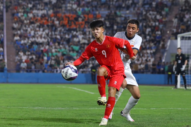 U.17 Việt Nam bế tắc trước Kyrgyzstan: Bị cầm chân không bàn thắng ngày ra quân- Ảnh 1.