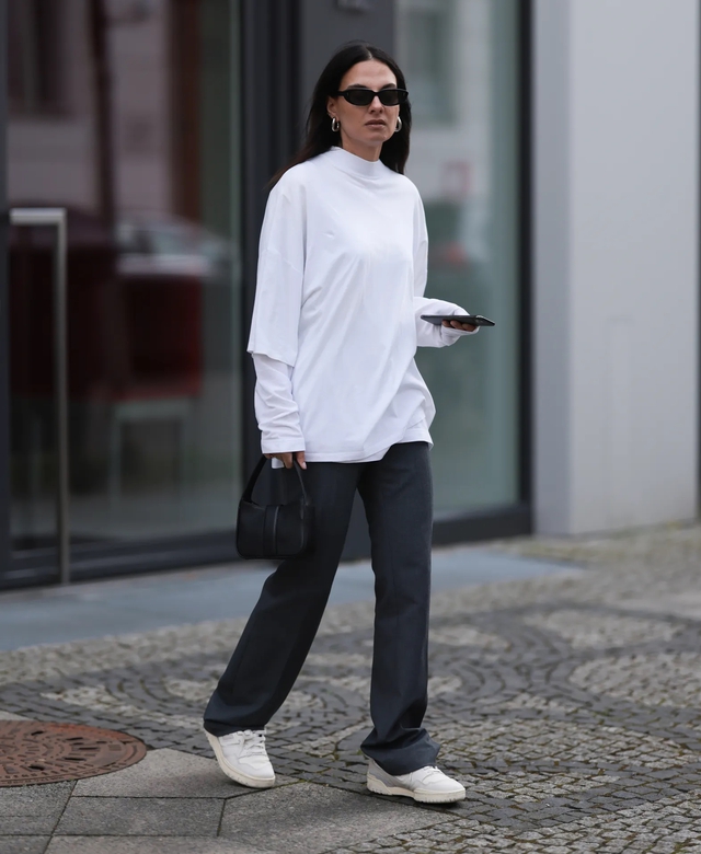 Long-sleeved T-shirt, simple but fashionable when worn with skirts and pants - Photo 3.