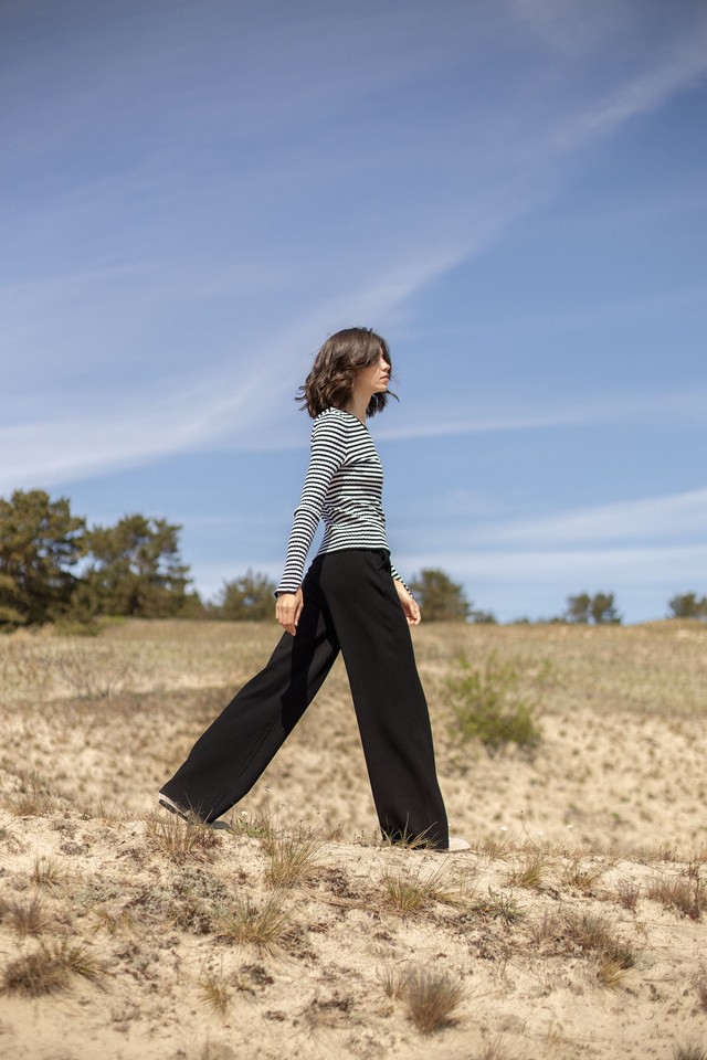 Long-sleeved T-shirt, simple but fashionable when worn with skirts and pants - Photo 5.