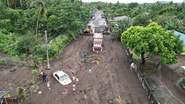 Philippines hứng chịu lũ lụt nghiêm trọng do bão Trà Mi- Ảnh 2.