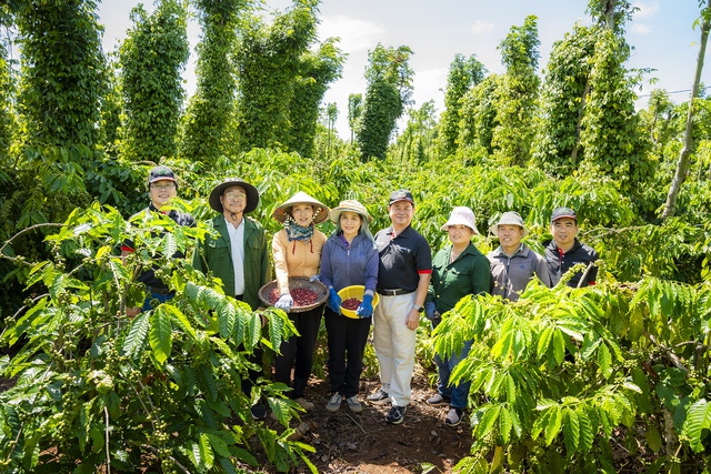 Nông dân tham gia NESCAFÉ Plan tại xã Ea Tiêu