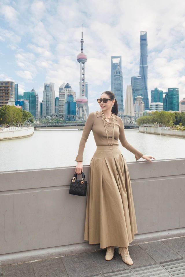 Miss Ha Kieu Anh, U50 shows off her spectacular rejuvenated street style - Photo 8.