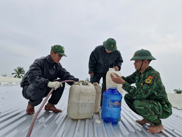 Hỗ trợ người dân miền Trung ứng phó bão số 6 Trà Mi - Ảnh 2.