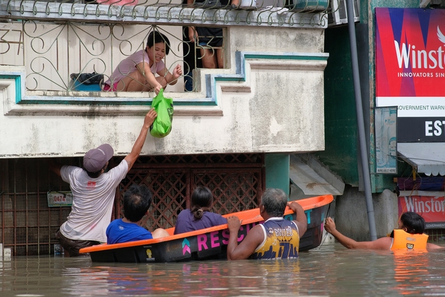 Bão Trà Mi: Ít nhất 115 người chết và mất tích, nhiều nơi bị cô lập ở Philippines- Ảnh 1.