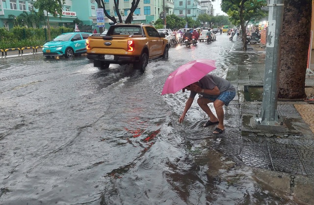 Bão Trà Mi: Từ 10 giờ ngày 27.10, người dân Đà Nẵng hạn chế rời nhà- Ảnh 1.