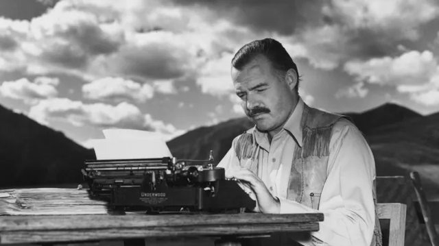 Sắp có phim truyền hình về cuộc đời văn hào Ernest Hemingway- Ảnh 1.