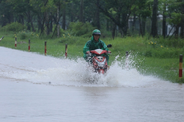 Thừa Thiên - Huế ứng phó bão Trà Mi: Hoãn, hủy các cuộc họp không cần thiết- Ảnh 1.