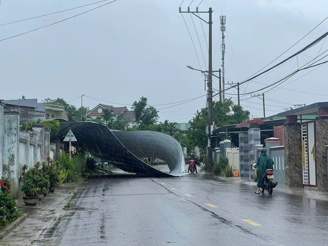 Cập nhật: Bão Trà Mi áp sát đất liền gây mưa lớn, gió mạnh - Ảnh 10.