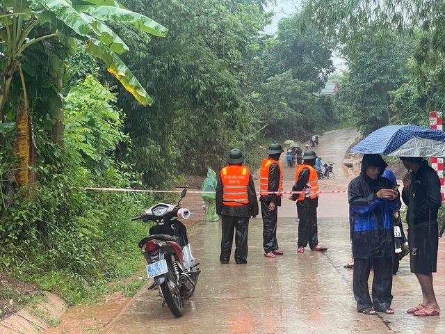 Cập nhật: Bão Trà Mi áp sát đất liền gây mưa lớn, gió mạnh - Ảnh 14.