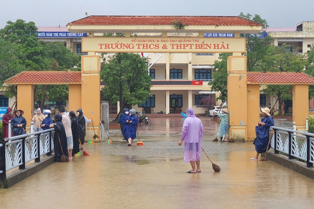 Sau bão Trà Mi, vùng trũng Vĩnh Linh ngập lụt, trôi nhiều đàn gia súc- Ảnh 3.