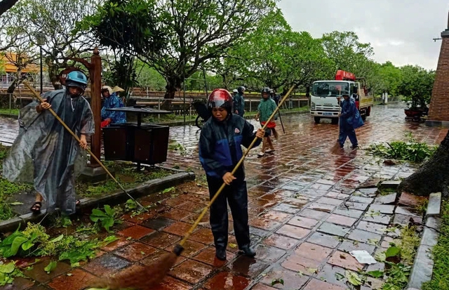 Sau bão Trà Mi, cố đô Huế nhanh chóng trở lại nhịp sống bình thường- Ảnh 2.