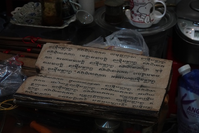 Độc đáo chùa Khmer miền Tây: Chùa Khôsa Răngsây với tủ sách cổ hàng trăm năm tuổi- Ảnh 4.