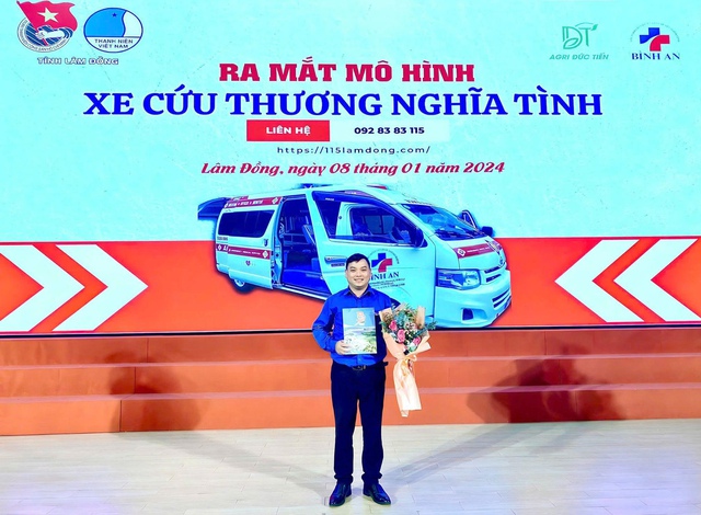 Đức trong buổi ra mắt mô hình xe cứu thương tình nghĩa