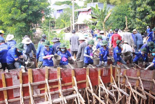 Thanh niên An Giang sống đẹp, khát vọng cống hiến vì cộng đồng- Ảnh 2.