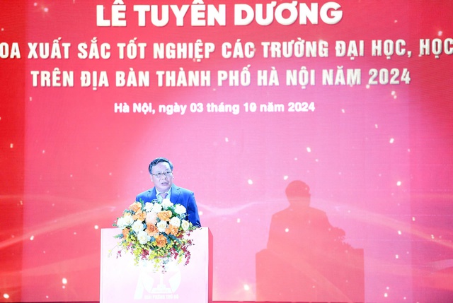 Hà Nội tuyên dương thủ khoa xuất sắc tốt nghiệp các trường đại học, học viện- Ảnh 1.