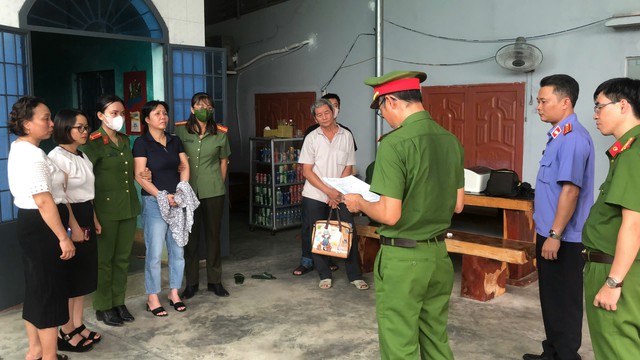 Khởi tố đôi vợ chồng để điều tra tội lợi dụng các quyền tự do dân chủ- Ảnh 1.