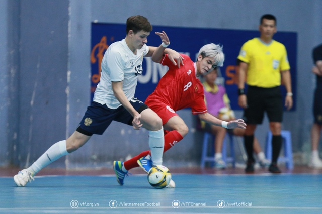 Ghi 2 bàn trong 2 phút cuối, U.19 futsal Việt Nam thắng sốc trước Nga- Ảnh 1.