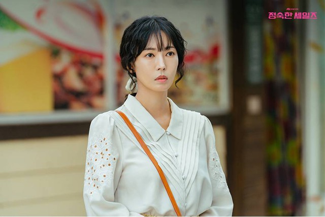 Kim So Yeon 'lột xác' ấn tượng trong 'Người bán hàng cần mẫn'- Ảnh 1.