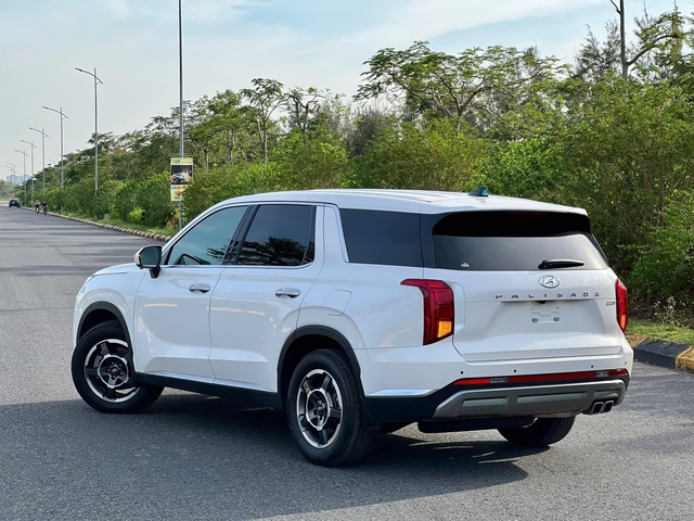 Hyundai Palisade chạy 'lướt' giá rẻ hơn Santa Fe đời mới- Ảnh 2.