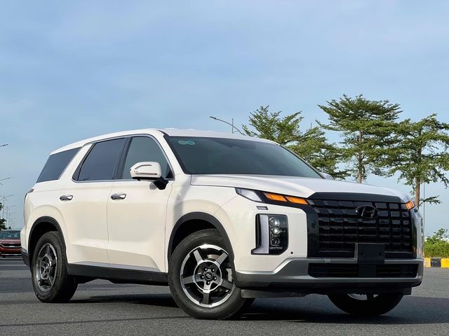 Hyundai Palisade chạy 'lướt' giá rẻ hơn Santa Fe đời mới- Ảnh 1.