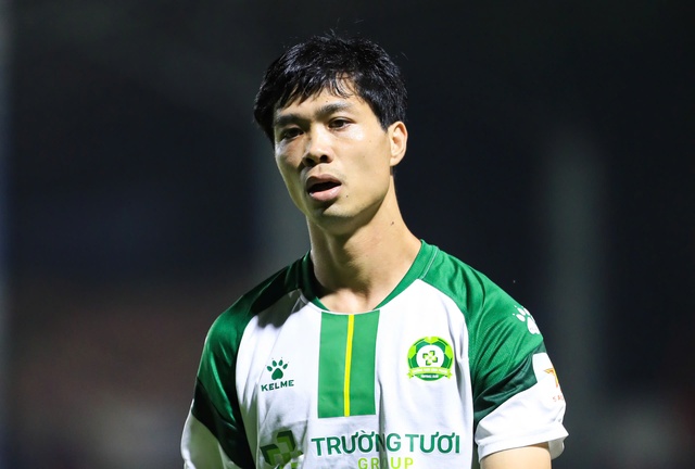 HLV Kim Sang-sik chạy nước rút trước AFF Cup: ‘Săn đầu người’ khắp Việt Nam- Ảnh 2.