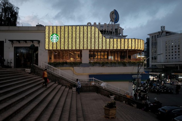 Đổ bộ Đà Lạt, Starbucks 'chiều lòng' giới trẻ mở từ 5 giờ sáng đón bình minh - Ảnh 1.