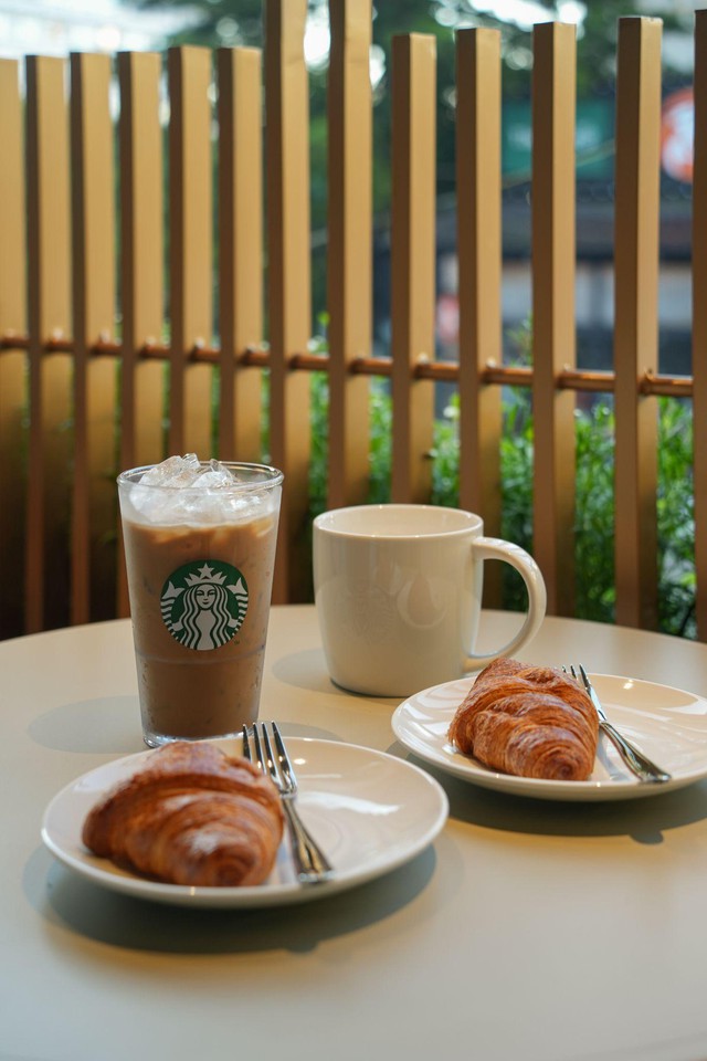 Đổ bộ Đà Lạt, Starbucks 'chiều lòng' giới trẻ mở từ 5 giờ sáng đón bình minh - Ảnh 4.