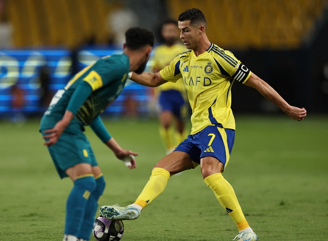 Ronaldo ghi bàn trận thứ 4 liên tiếp cho Al Nassr, chia tay đội ngay trong đêm- Ảnh 1.