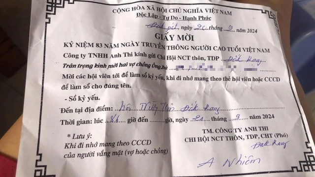 Vụ 'bẫy' làm bảng vinh danh: UBND tỉnh Kon Tum yêu cầu công an xác minh- Ảnh 2.