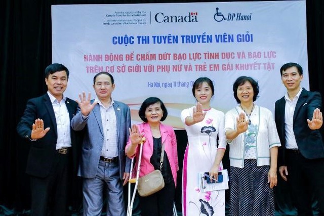 'Lần cuối cùng tôi mặc váy trong suốt hơn 15 năm sau đó'- Ảnh 2.