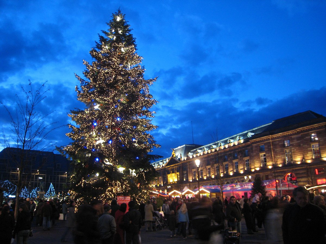 Trải nghiệm những điều thú vị tại hội chợ Giáng sinh Strasbourg, Pháp- Ảnh 2.