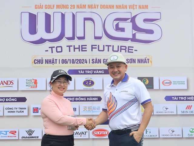 Golfer gây qũy ủng hộ đồng bào miền Bắc tại giải golf Wings to the Future - Ảnh 1.