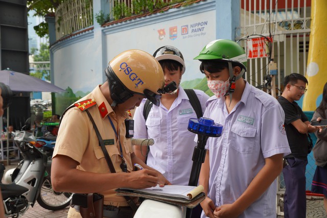 Học sinh chạy xe máy vi phạm luật giao thông, CSGT phạt chủ phương tiện 3,8 triệu đồng- Ảnh 3.