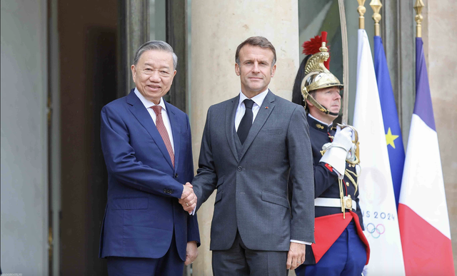 Tổng Bí thư, Chủ tịch nước Tô Lâm và Tổng thống Pháp Macron gặp gỡ báo chí- Ảnh 1.