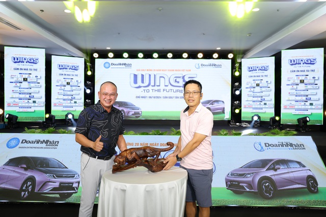 Golfer gây qũy ủng hộ đồng bào miền Bắc tại giải golf Wings to the Future - Ảnh 2.