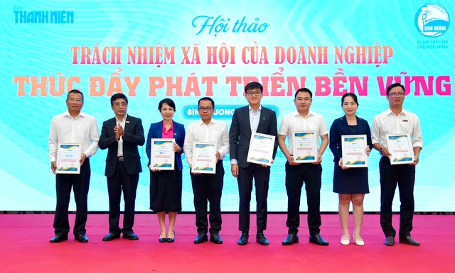 Báo Thanh Niên trân trọng cảm ơn các đơn vị đồng hành với Hội thảo trong đó có Kim Oanh Group. - Ảnh: Đ.L