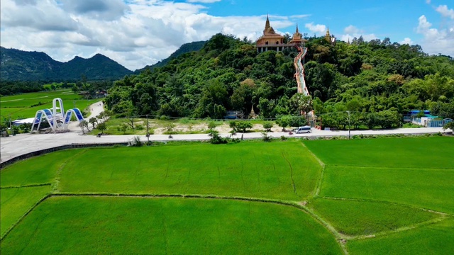 Độc đáo chùa Khmer miền Tây: Ngôi chùa nằm giữa lưng chừng trời- Ảnh 3.