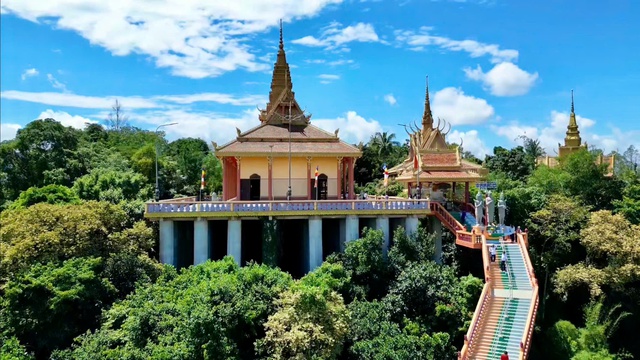 Độc đáo chùa Khmer miền Tây: Ngôi chùa nằm giữa lưng chừng trời- Ảnh 7.